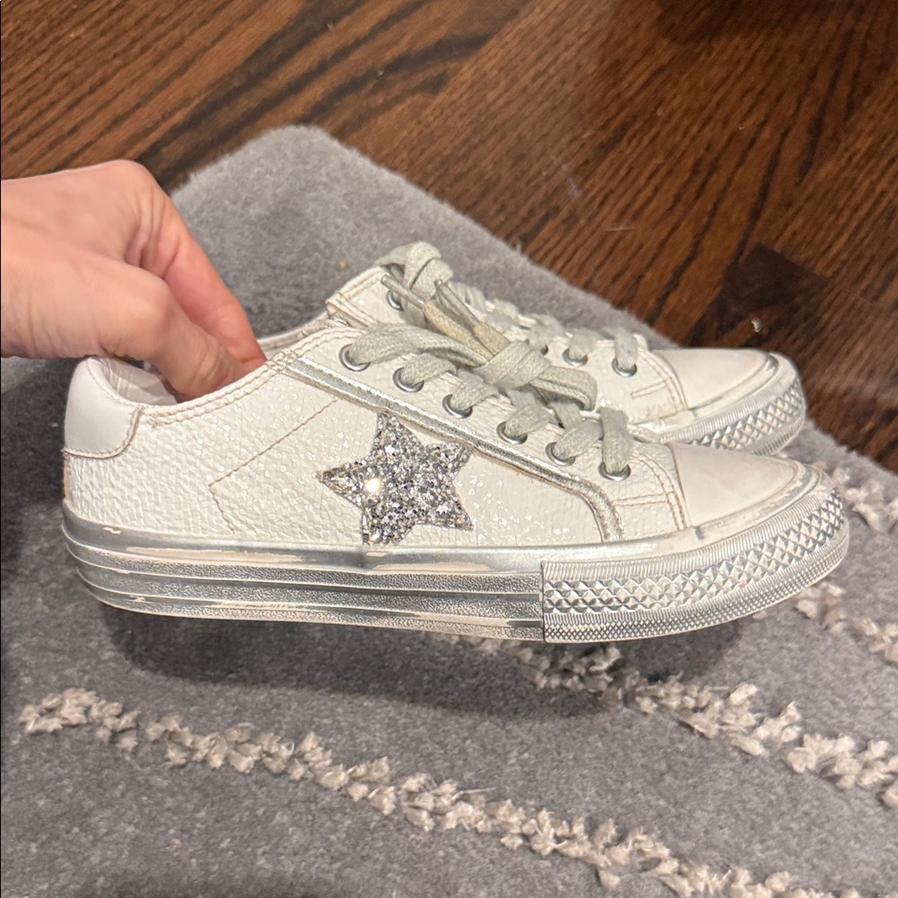 Vintage Havana Kids Cream Sneakers with Silver Details. Worn 3X - Picture 3 of 8